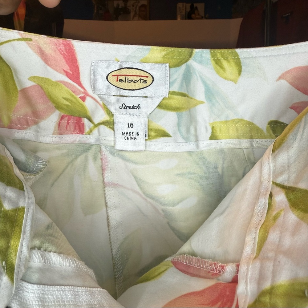 Talbots Stretch size 16 Pink and Green Floral Cropped Pants - Picture 2 of 6